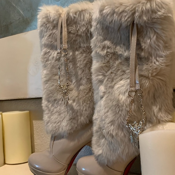 These look alike boots are very cute in size 7 - Picture 2 of 5